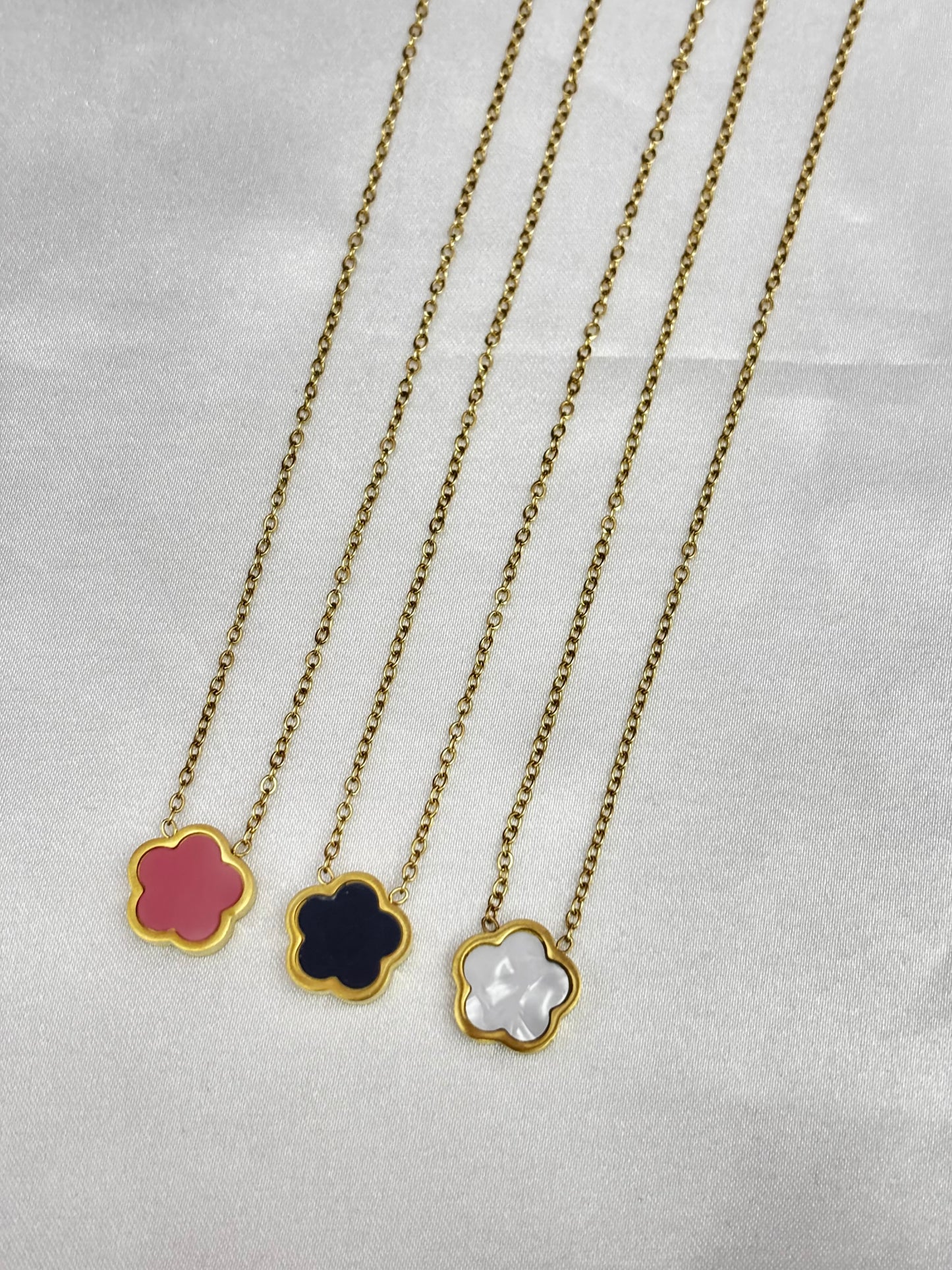 Color Gold Clover Necklace