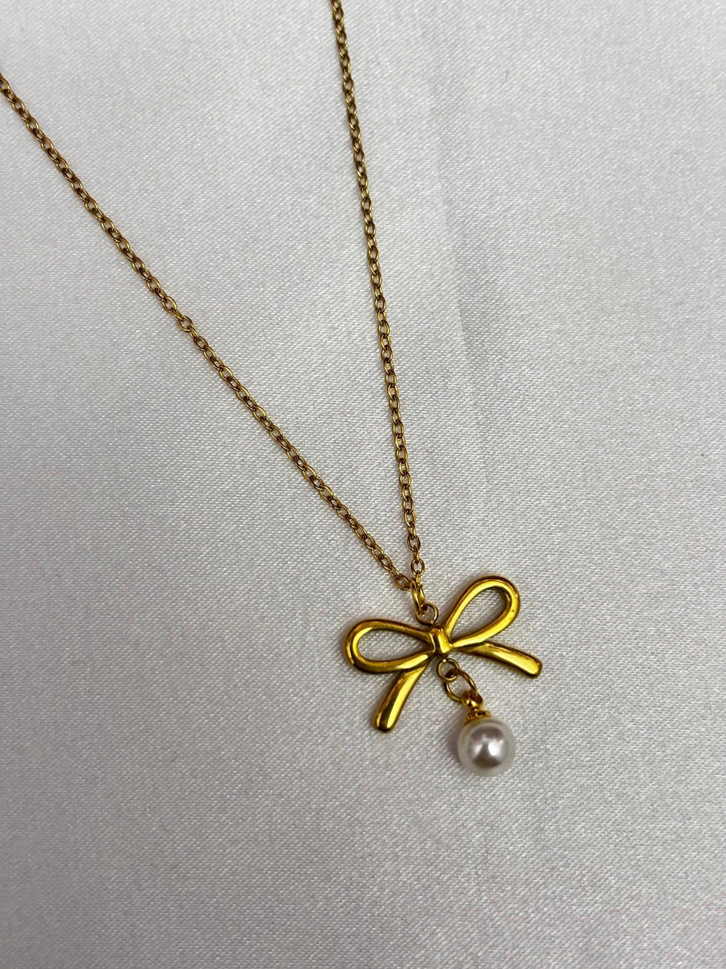 Bow Necklace