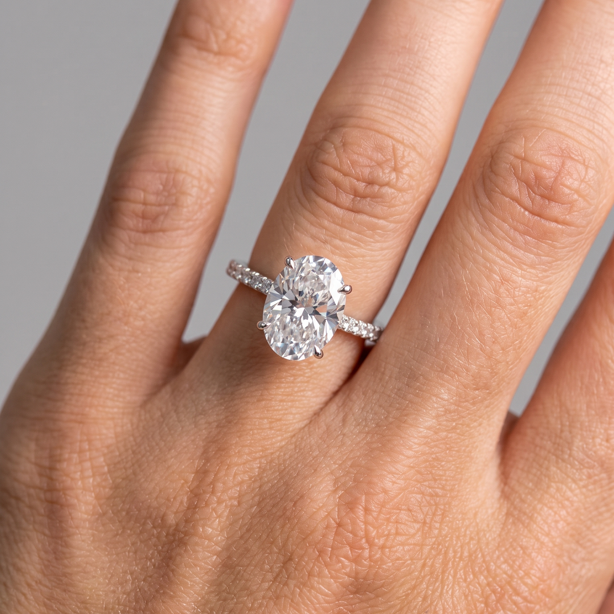 Soleira Ring with 4.5 carat oval-cut zirconia centre stone