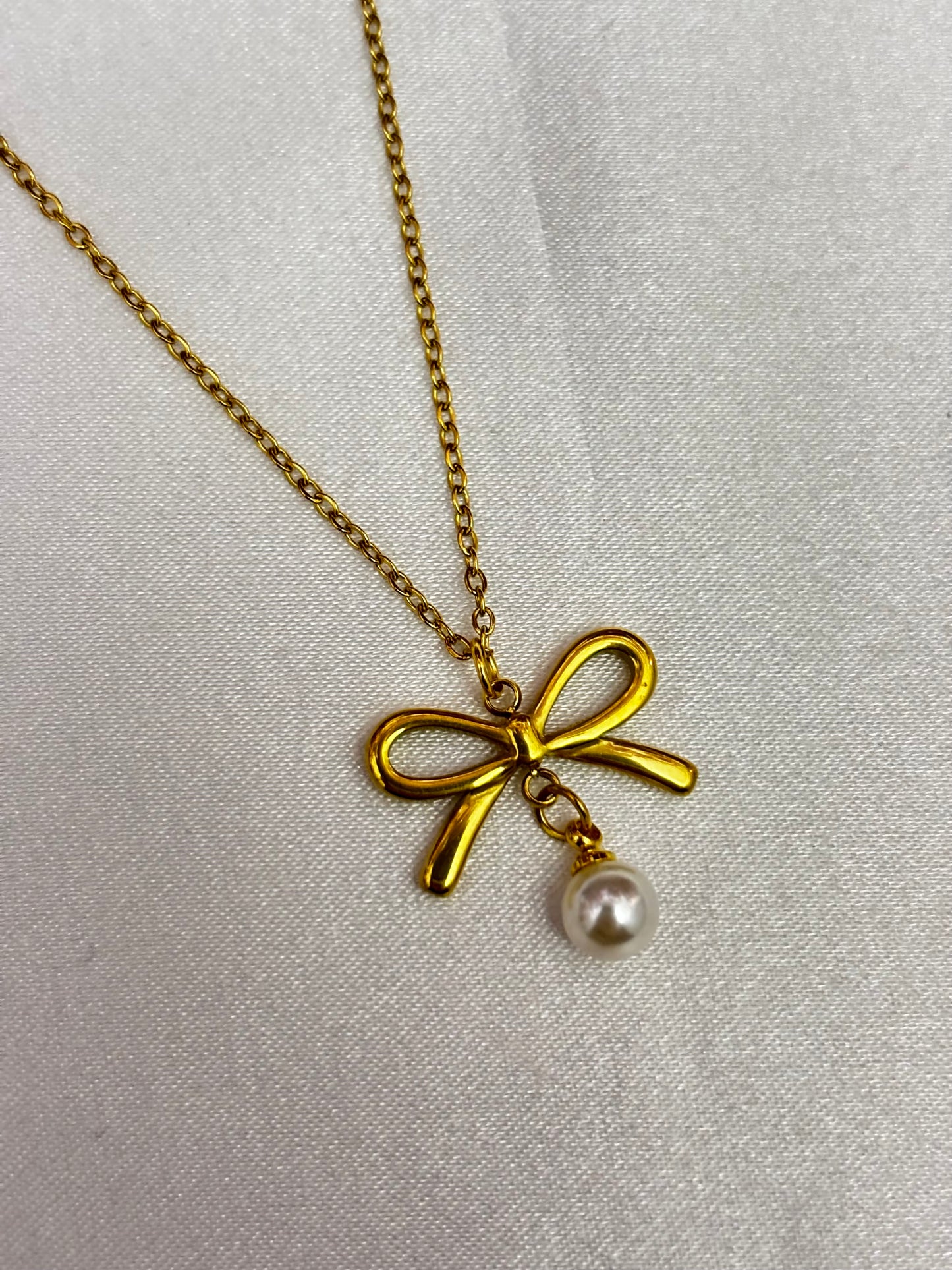 Bow Necklace