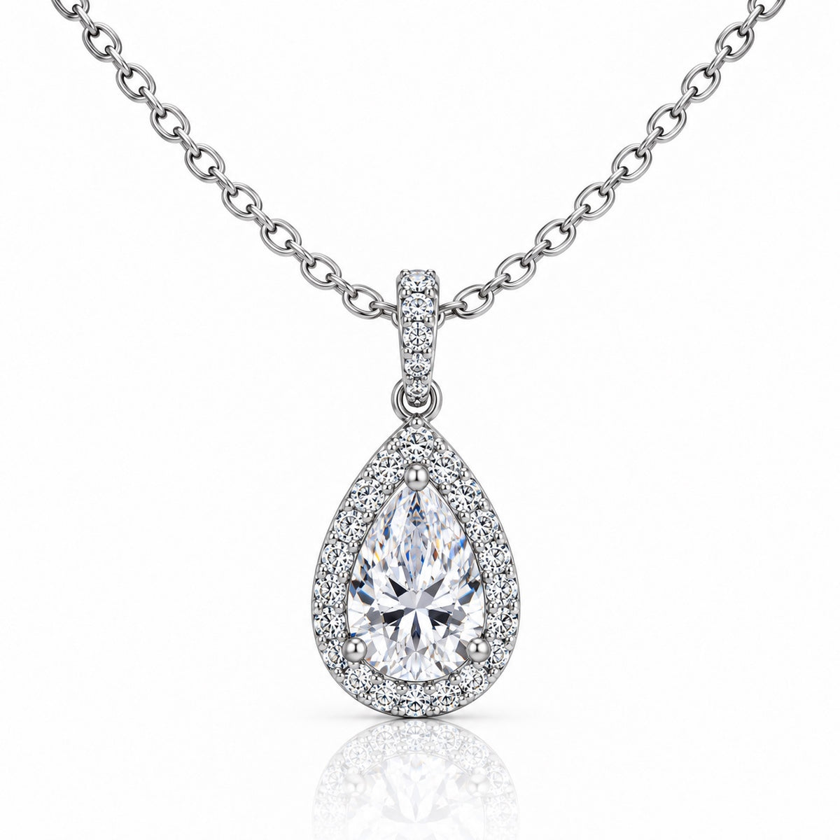 Nayara Necklace in silver, close-up